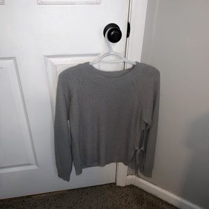 Super soft light grey sweater with side slit and tie